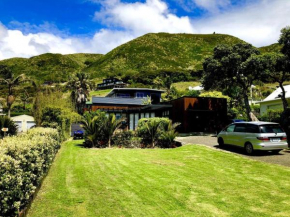 Ahipara Beach Front, modern stylish bach